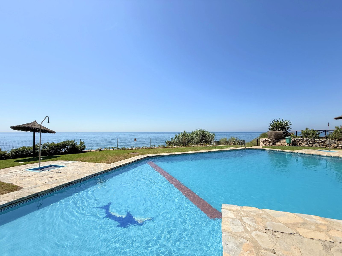 Photo 1 Townhouse Estepona, Costa del Sol, Málaga – R5073772