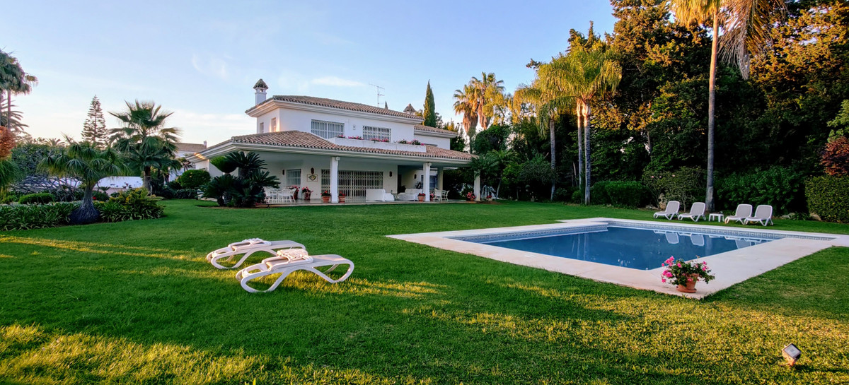 Photo 1 Detached Villa Guadalmina Baja, Costa del Sol, Málaga – R4606528