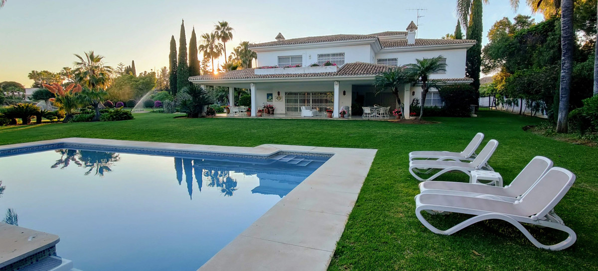 Photo 3 Detached Villa Guadalmina Baja, Costa del Sol, Málaga – R4606528