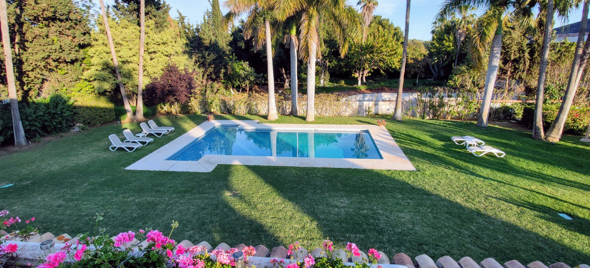 Photo 4 Detached Villa Guadalmina Baja, Costa del Sol, Málaga – R4606528