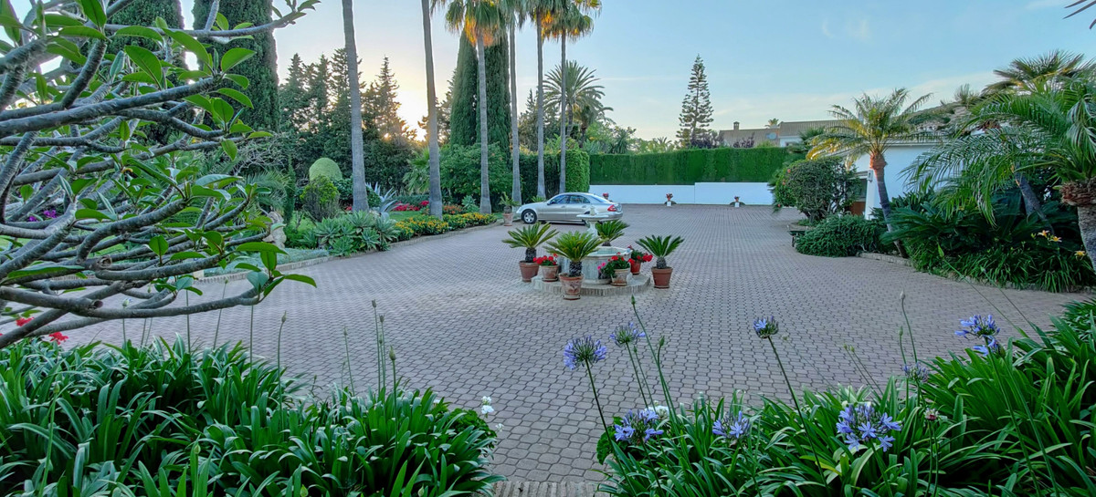 Photo 5 Detached Villa Guadalmina Baja, Costa del Sol, Málaga – R4606528