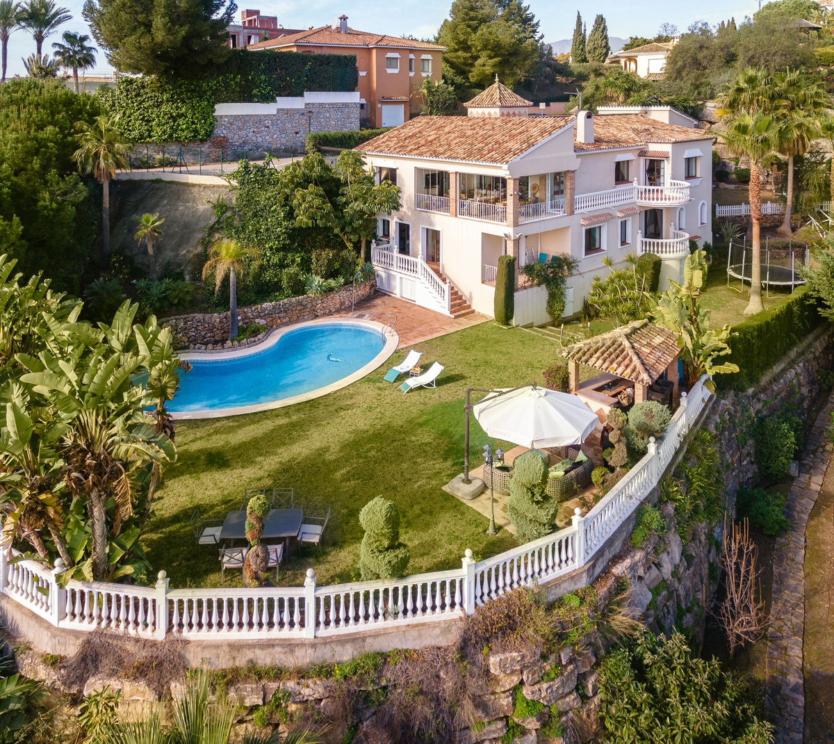Photo 3 Detached Villa El Paraiso, Costa del Sol, Málaga – R5057767
