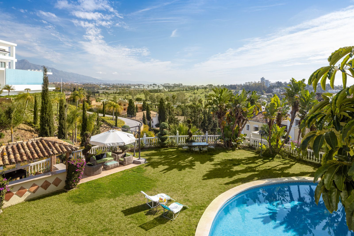 Photo 4 Detached Villa El Paraiso, Costa del Sol, Málaga – R5057767