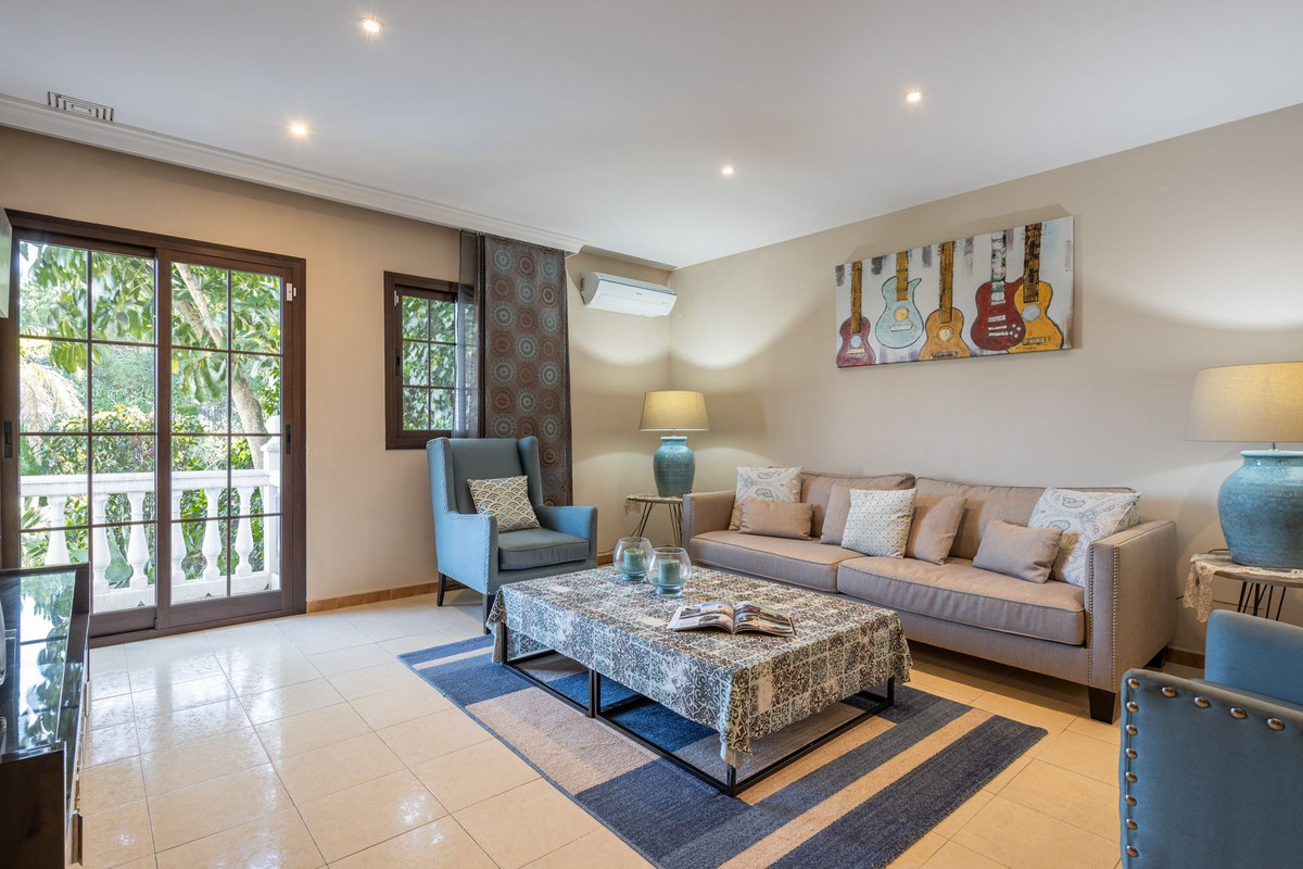 Photo 5 Detached Villa El Paraiso, Costa del Sol, Málaga – R5057767