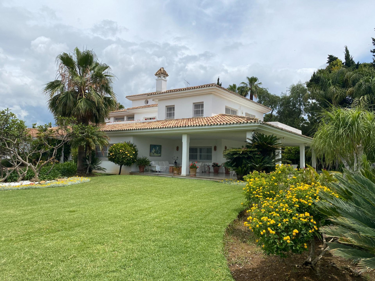 Photo 3 Detached Villa Guadalmina Baja, Costa del Sol, Málaga – R4941982
