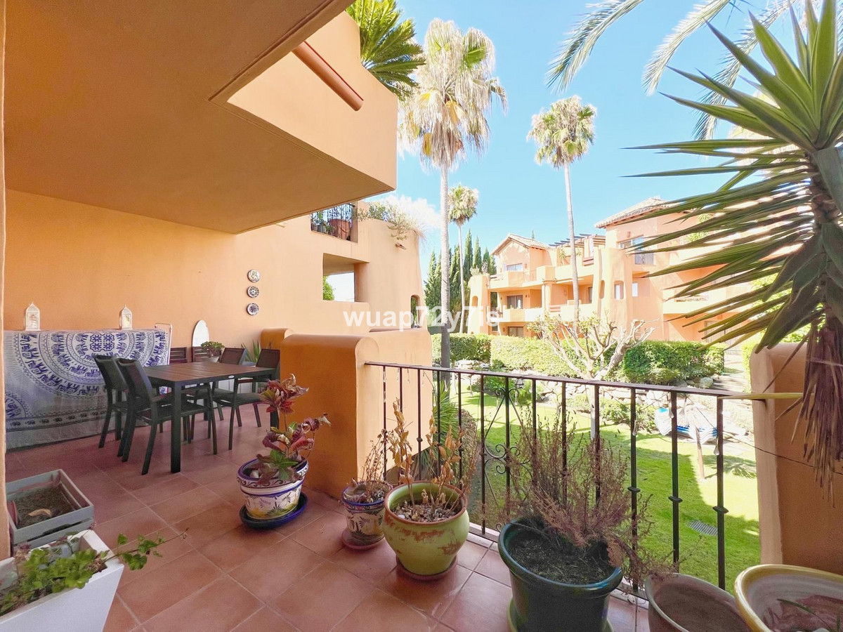 Photo 10 Middle Floor Apartment Estepona, Costa del Sol, Málaga – R5085637