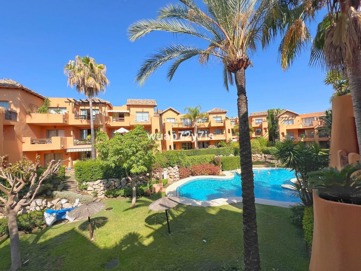 Photo 12 Middle Floor Apartment Estepona, Costa del Sol, Málaga – R5085637