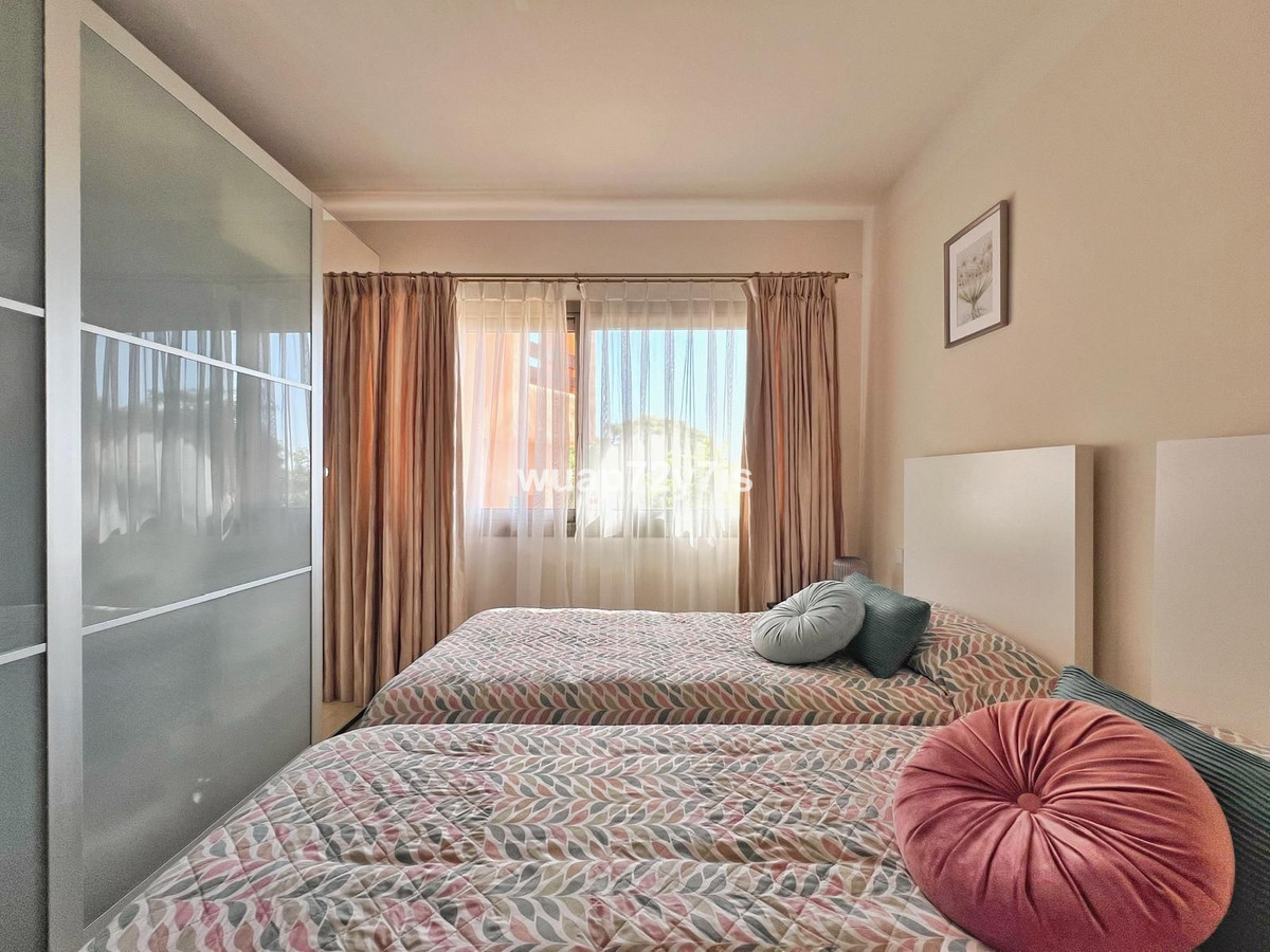Photo 13 Middle Floor Apartment Estepona, Costa del Sol, Málaga – R5085637