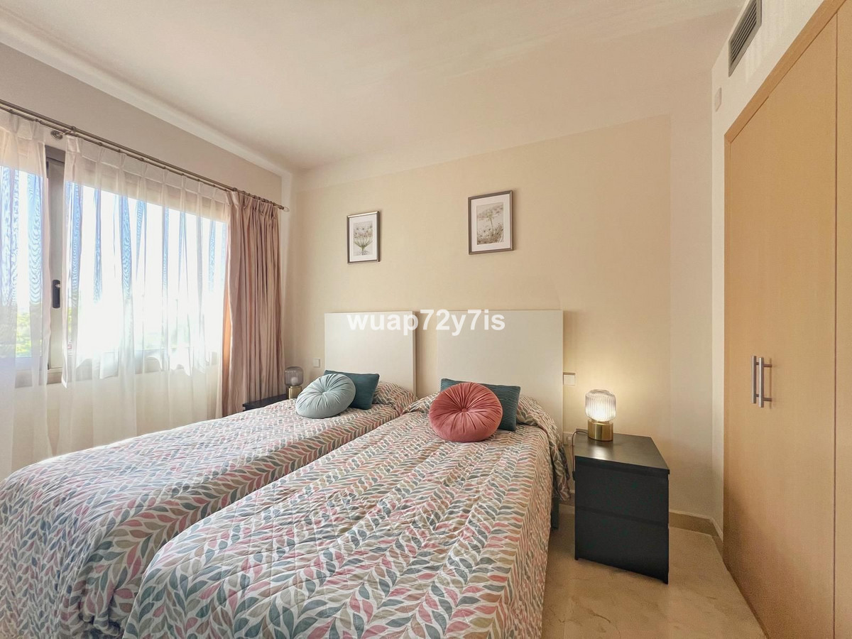 Photo 14 Middle Floor Apartment Estepona, Costa del Sol, Málaga – R5085637