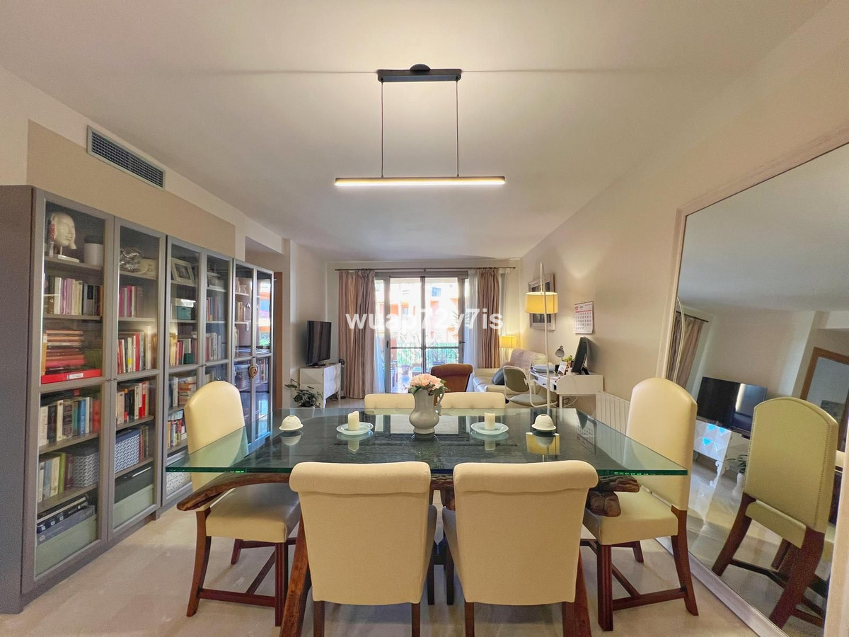 Photo 1 Middle Floor Apartment Estepona, Costa del Sol, Málaga – R5085637