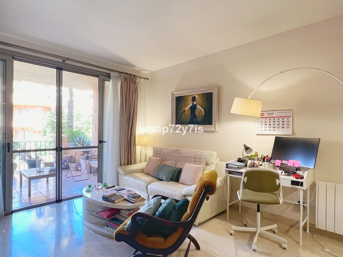 Photo 3 Middle Floor Apartment Estepona, Costa del Sol, Málaga – R5085637