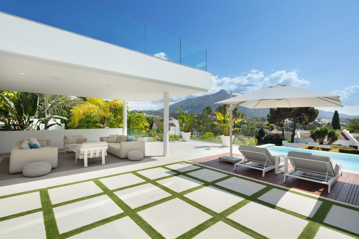 Photo 3 Detached Villa Nueva Andalucía, Costa del Sol, Málaga – R4679047