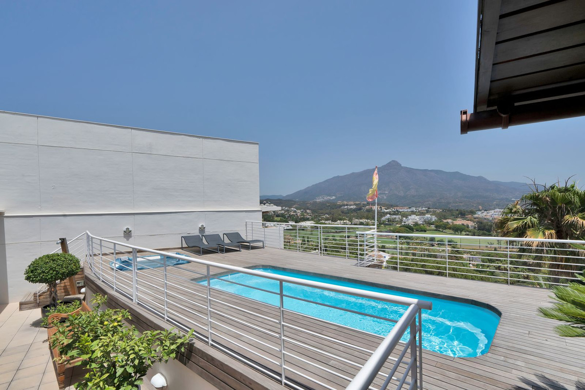 Photo 1 Penthouse Nueva Andalucía, Costa del Sol, Málaga – R5107807