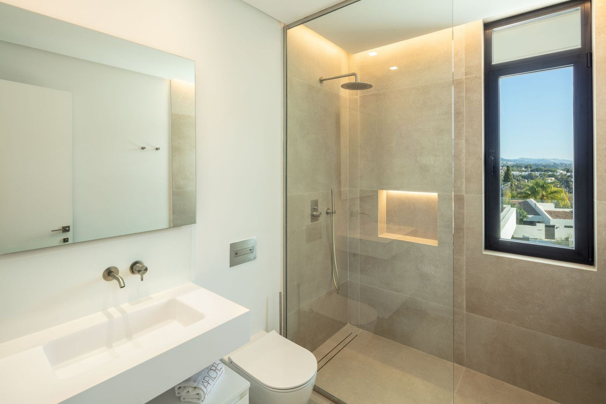 Photo 25 Detached Villa Nueva Andalucía, Costa del Sol, Málaga – R5110468