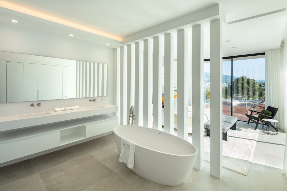Photo 29 Detached Villa Nueva Andalucía, Costa del Sol, Málaga – R5110468