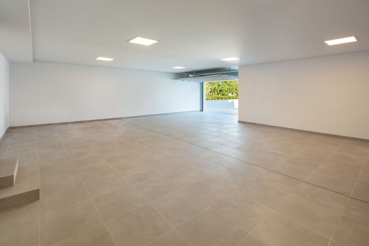 Photo 35 Detached Villa Nueva Andalucía, Costa del Sol, Málaga – R5110468