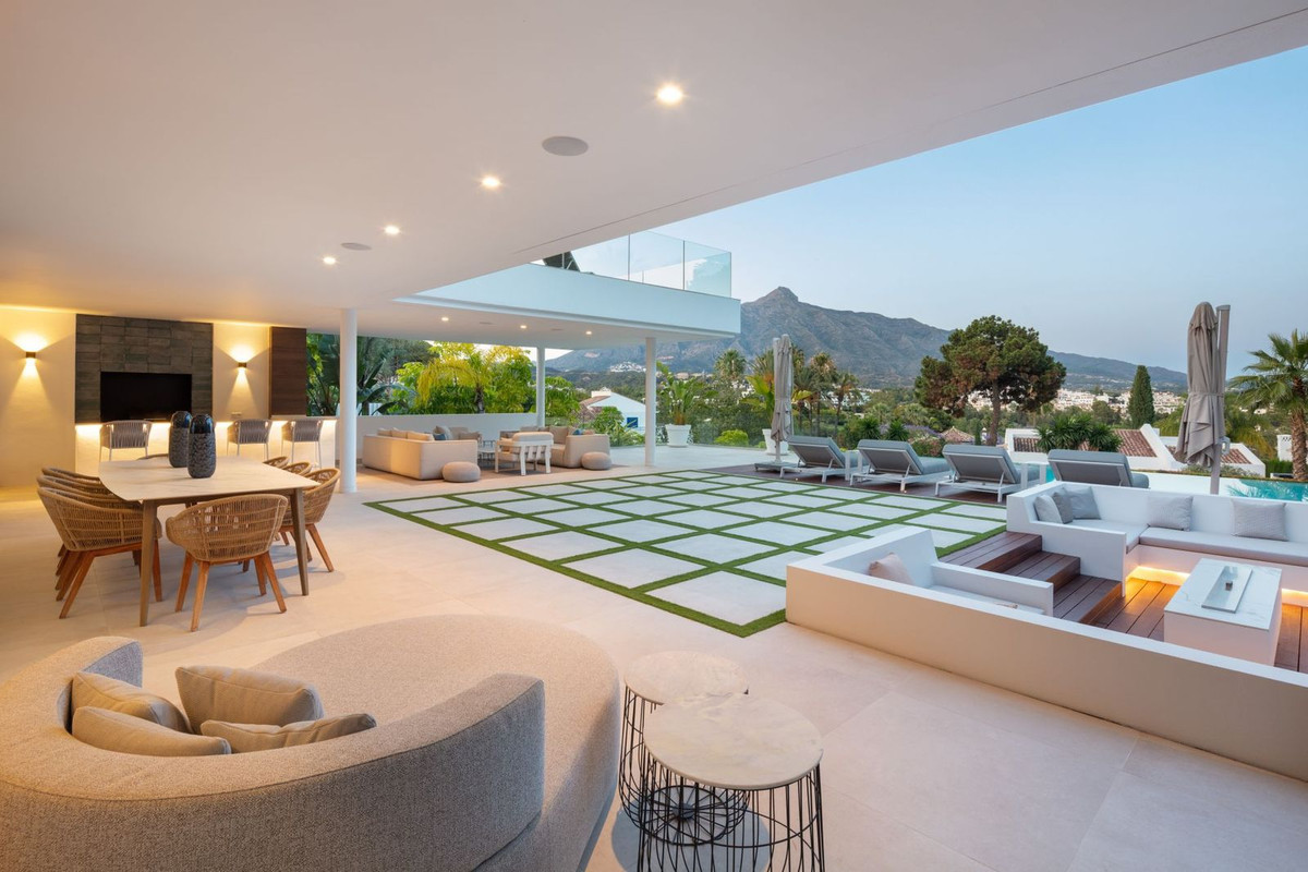 Photo 5 Detached Villa Nueva Andalucía, Costa del Sol, Málaga – R5110468