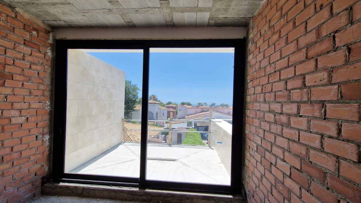 Photo 4 Detached Villa Nueva Andalucía, Costa del Sol, Málaga – R4848769