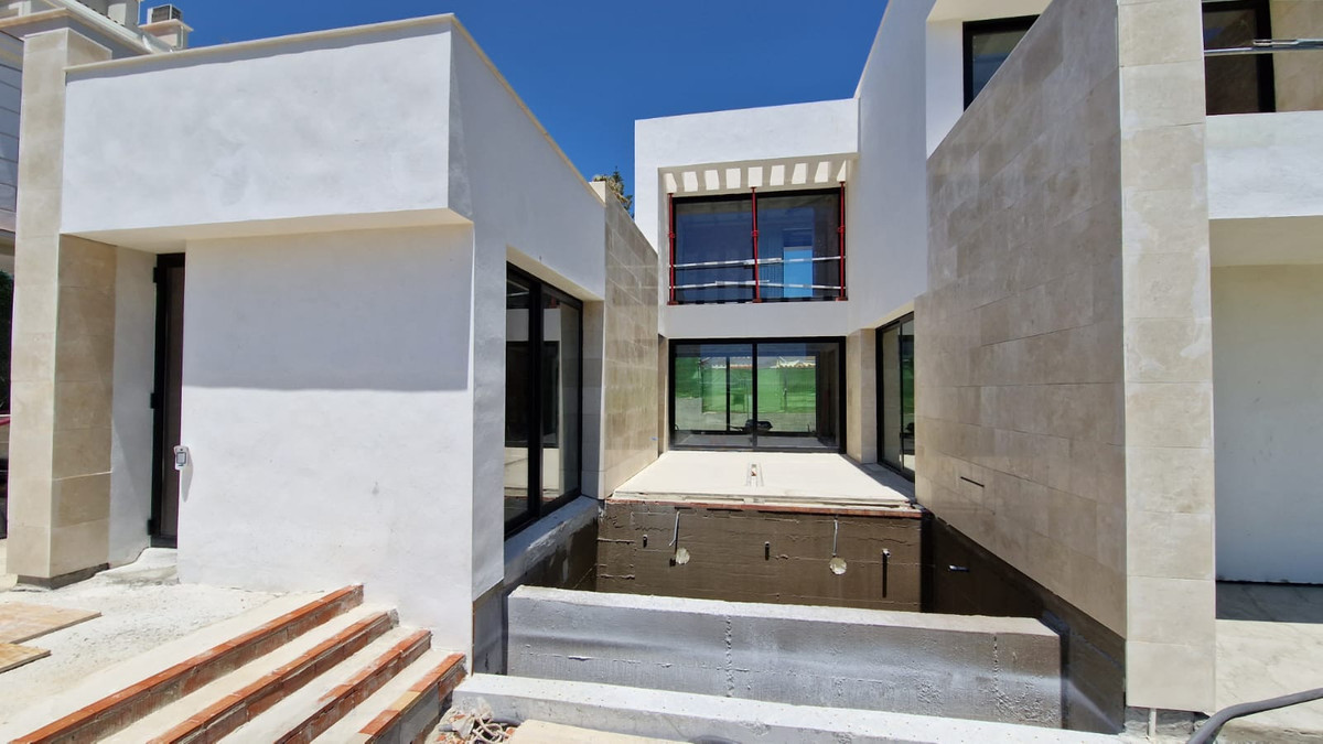 Photo 6 Detached Villa Nueva Andalucía, Costa del Sol, Málaga – R4848769