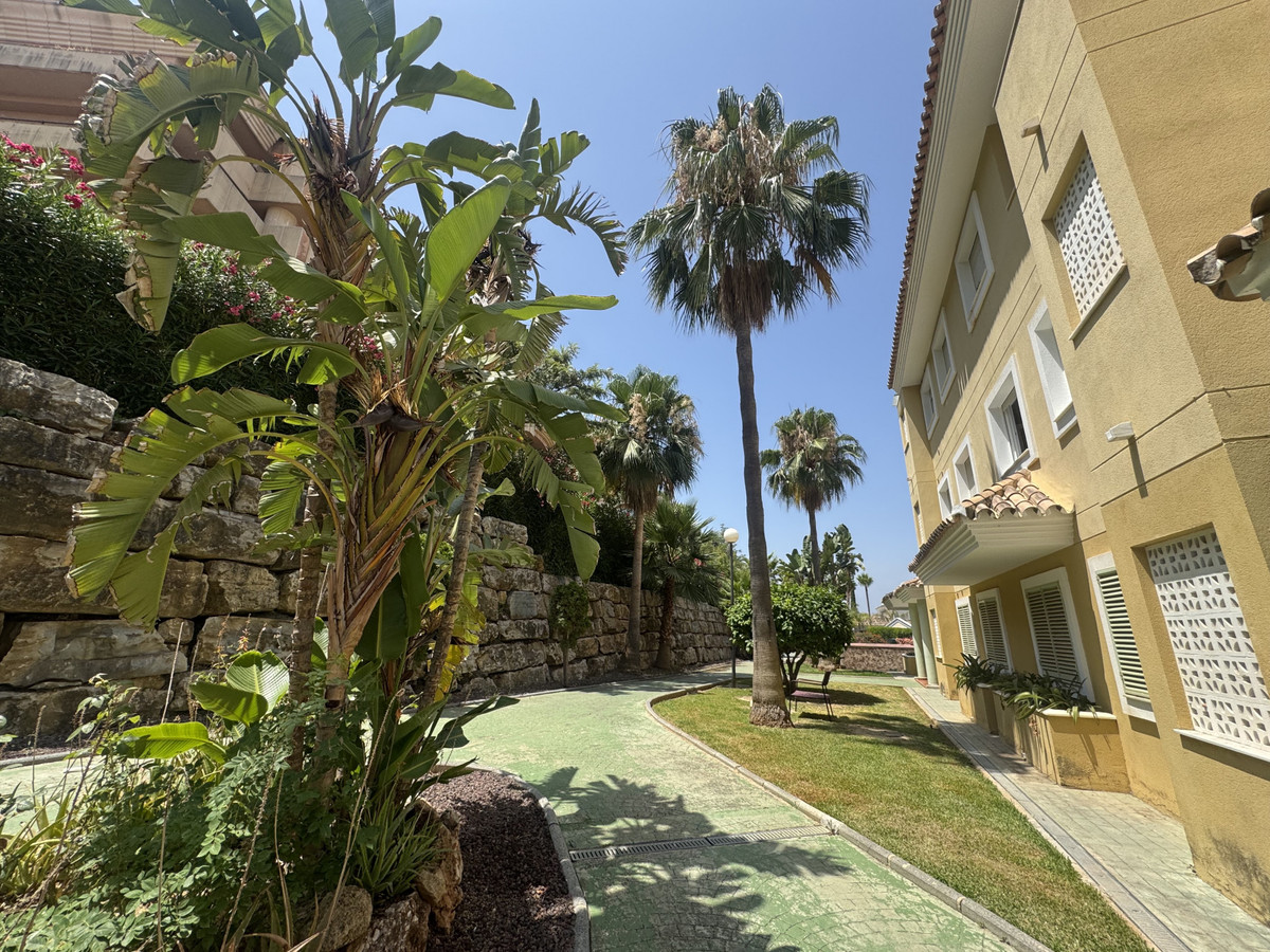 Photo 11 Middle Floor Apartment Nueva Andalucía, Costa del Sol, Málaga – R5081611