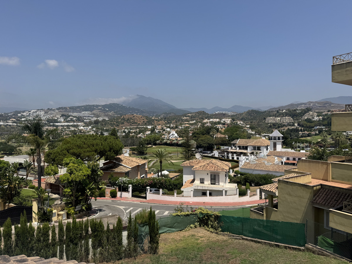 Photo 3 Middle Floor Apartment Nueva Andalucía, Costa del Sol, Málaga – R5081611