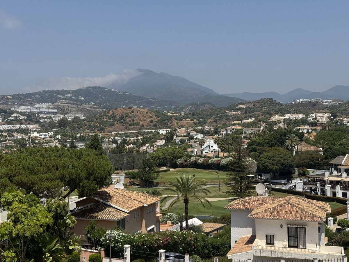 Photo 4 Middle Floor Apartment Nueva Andalucía, Costa del Sol, Málaga – R5081611