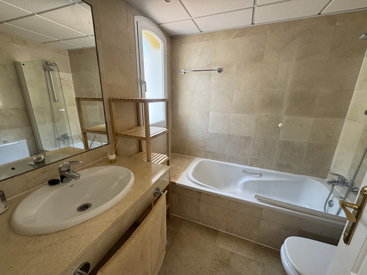Photo 9 Middle Floor Apartment Nueva Andalucía, Costa del Sol, Málaga – R5081611