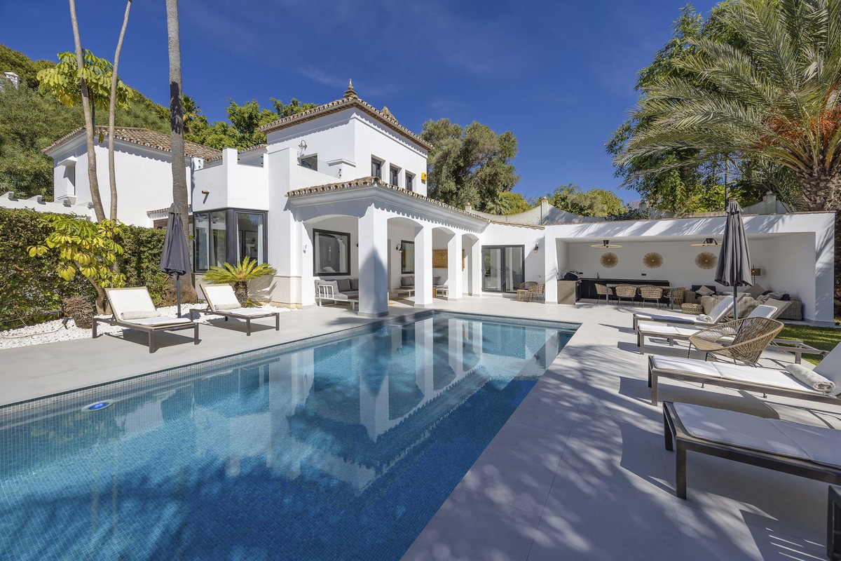 Photo 1 Detached Villa El Paraiso, Costa del Sol, Málaga – R4848973
