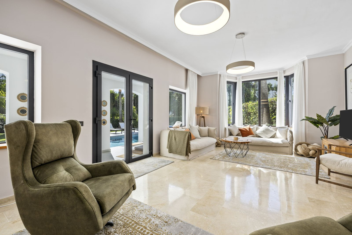 Photo 7 Detached Villa El Paraiso, Costa del Sol, Málaga – R4848973